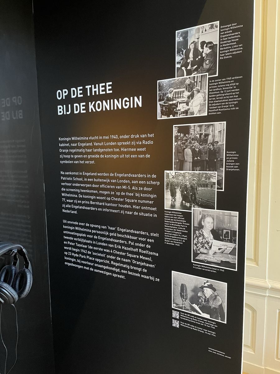 Tentoonstellingspaneel “Op de thee bij de koningin” in Huis Vasari