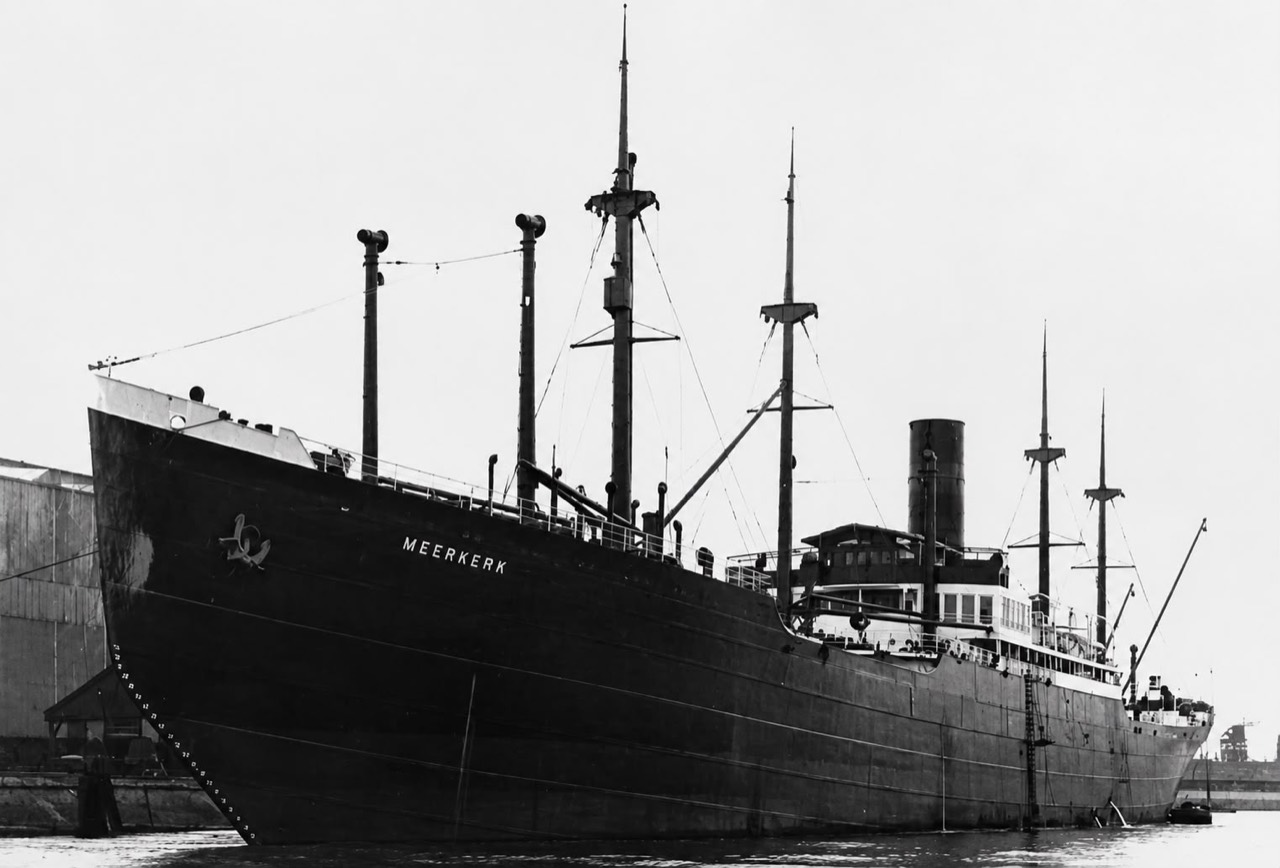 Bij de koopvaardij.