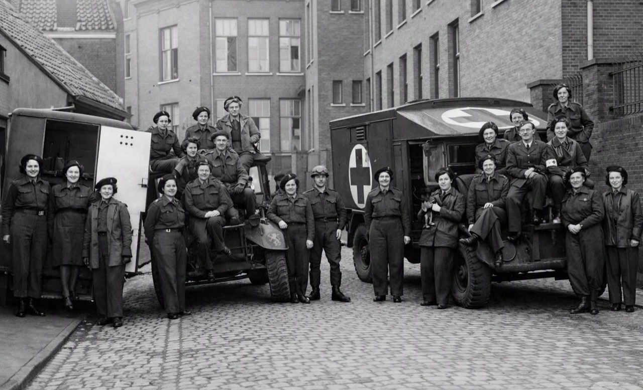 Bij het Vrouwen Hulpkorps.