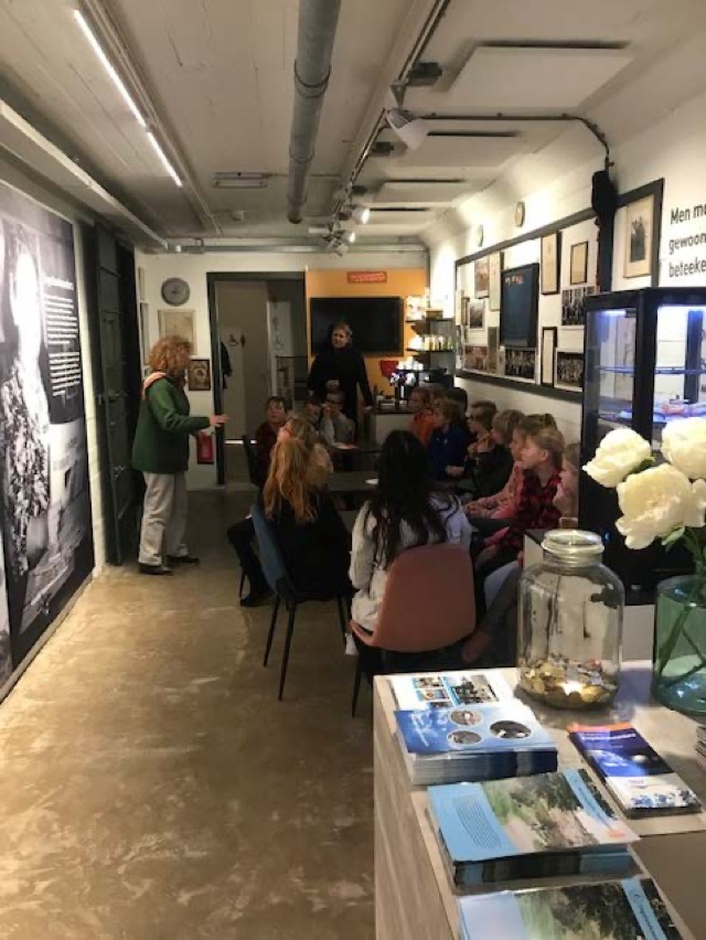 Interieur van het museum in de bunker