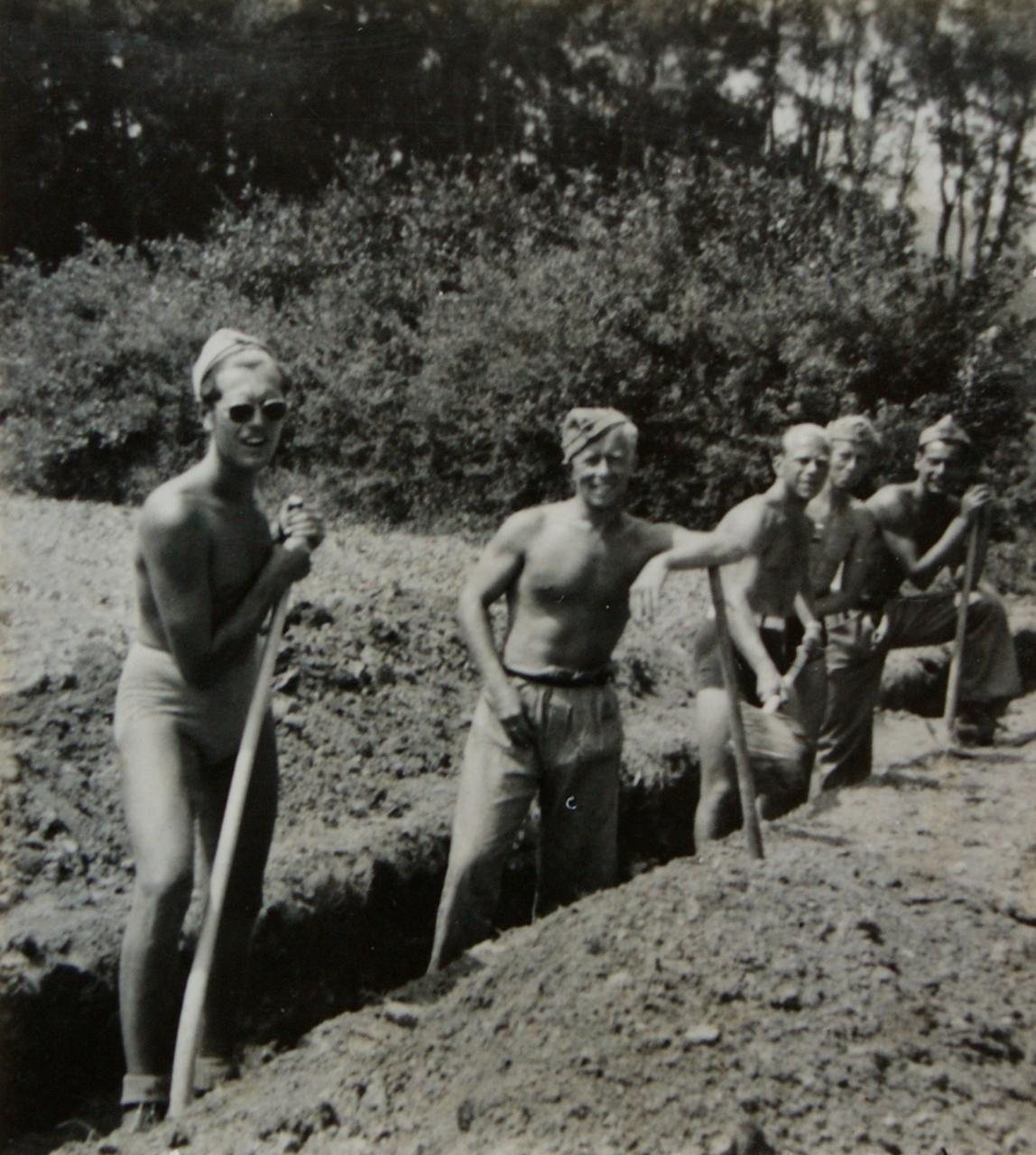 Zuidelijke route: Aan het werk in kamp Cossonay (Zwitserland).
