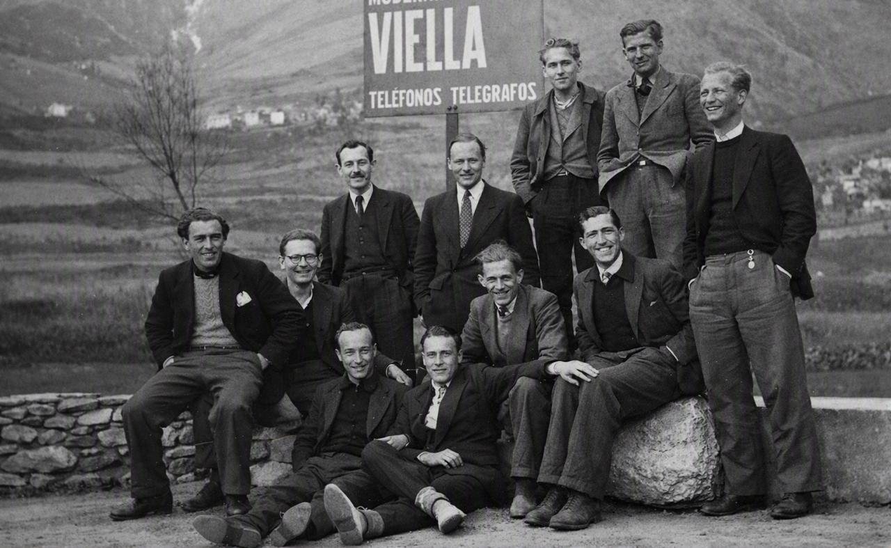 Zuidelijke route: Groepsfoto in Viella, na de oversteek van de Pyreneeën.