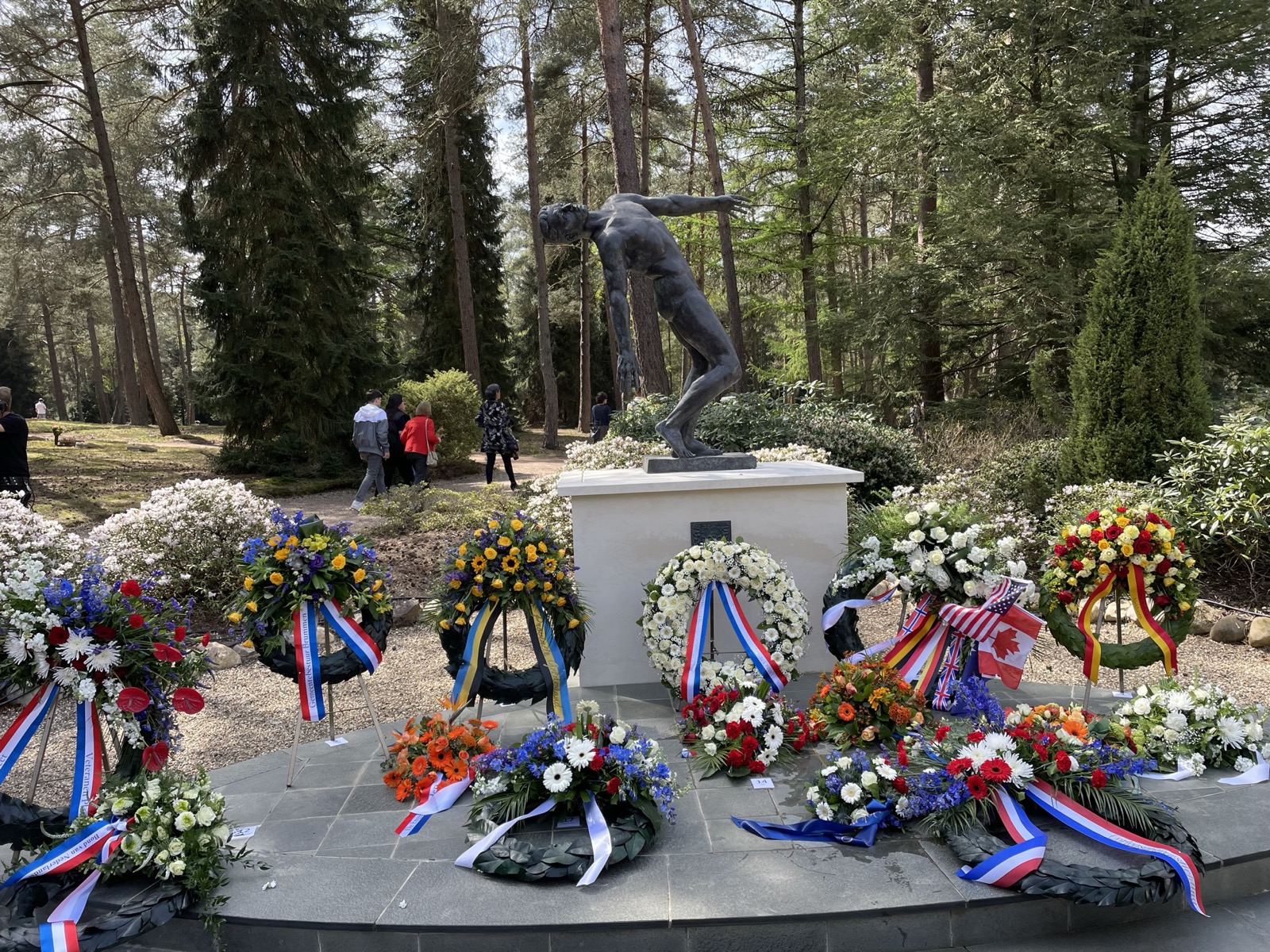 Herdenking op het Nationaal Ereveld Loenen